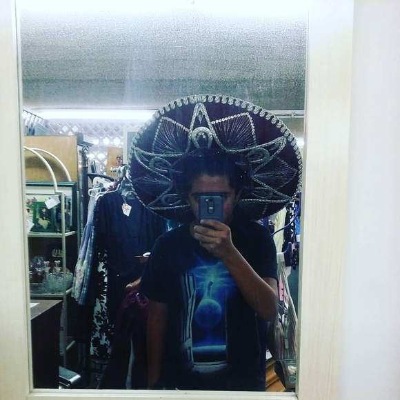 Meet your Posher, Alex - Picture 1 of 1